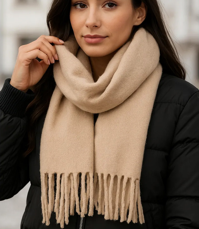 Eșarfă elegantă cu franjuri într-o singură culoare