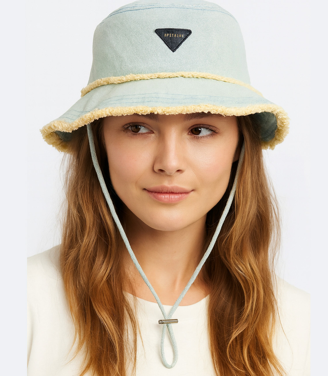 Pălărie de barcă cu inscripția "PARIS" - stil și protecție pentru vară