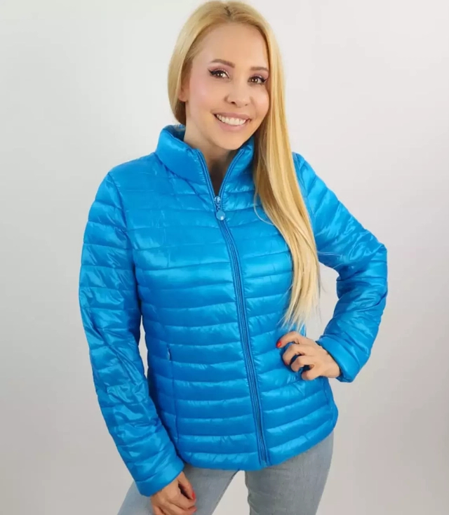 Jachetă de tranziție scurtă matlasată, cu guler ridicat