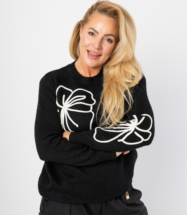 Pulover clasic pentru femei cu aplicații florale 3D CLASSIC BLOOM