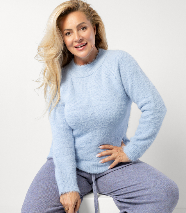 Pulover scurt pufos cu gât rotund MILA